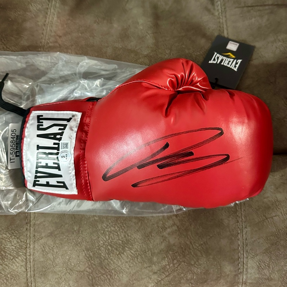 SIGNED Ryan Garcia Boxing Glove (Beckett Verified Authentic!)